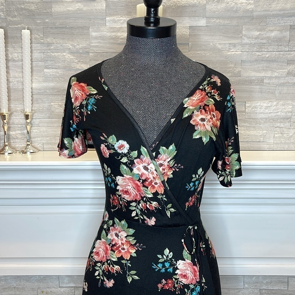 143 Story Floral Faux Wrap Short sleeve Maxi Dress Size Medium - Picture 3 of 7